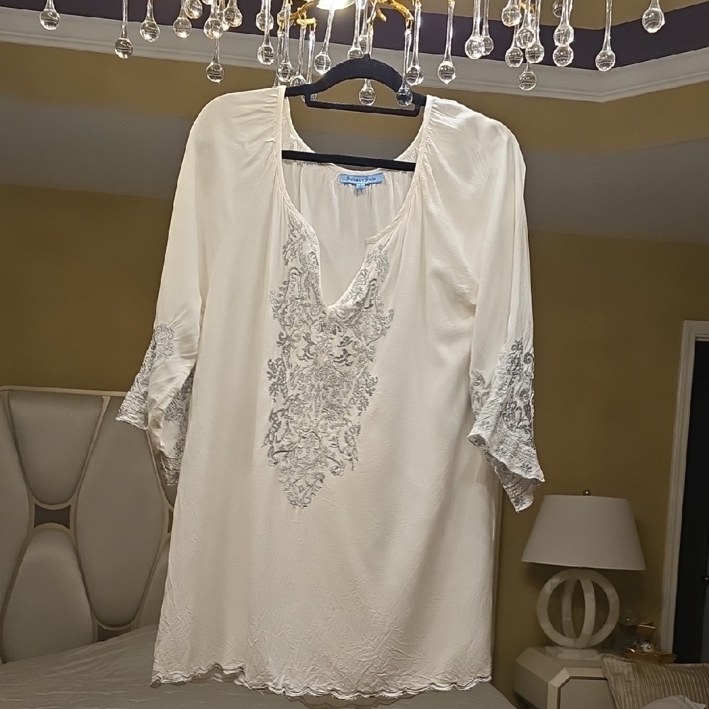 Solitaire Elegant White Tunic with Silver Embroidery